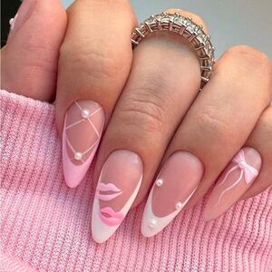 Almond Pink Kisses Nails NWT